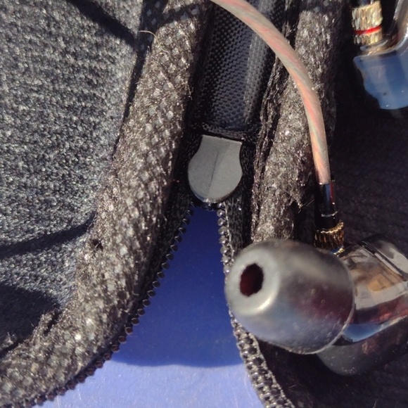 KZ ATR High End Pro Hifi Earbuds with Case NWOT - Picture 3 of 4